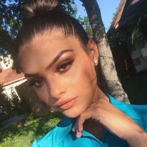 Meet your Posher, Leslie